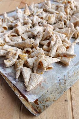 White chocolate bugles are the perfect mix of sweet and salty. If you start munching, beware: it will be hard to stop! #snacks #food Bugles Snack Mix Recipes, Chocolate Bugles, Bugles Snack Mix, Cereal Mixes, Cookie Dip, Millionaire Pie, Vbs Snacks, Deserts Recipes, Puppy Chow Recipes