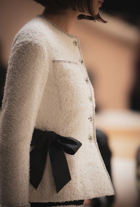 Chanel Formal Outfit, Chanel Haute Couture Dress, Jacket Inspiration, Boutique Names, Chanel Outfit, Mode Chanel, Chanel Style, Chanel Dress, Chanel Jacket