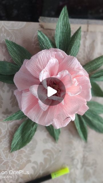 Crepe Paper Big Flowers, Big Flower Craft, Big Flowers Diy, Free Paper Flower Templates, Big Paper Flowers, Crepe Paper Flowers Diy, Diy Paper Flowers, Origami Ideas, Flower Decorations Diy