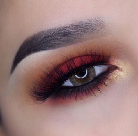 Wish you could recreate that flawless eye makeup look you pinned last week? See your top picks and get the tutorials here Burgundy Eye Makeup, Drag Make-up, Gold Eye Makeup, Red Eyeshadow, Beauty Make-up, Gold Makeup, Nails Red, Mac Eyeshadow, Ideas Nails