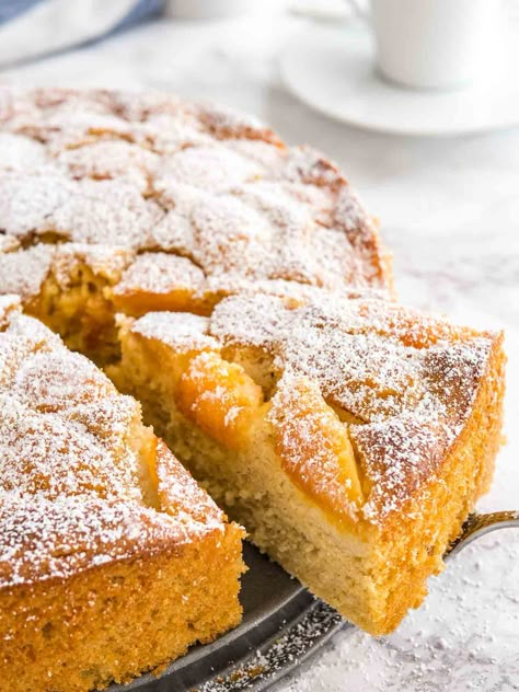 Apricot Cake Recipe, Dried Apricot Recipes, Apricot Filling, Apricot Dessert, Cake Recipes Uk, Fresh Apricots, Snacking Cake, Apricot Cake, Keto Cakes