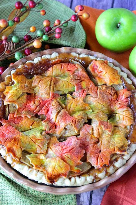 This Delightfully Colorful Autumn Leaves Apple Pie may look like it's difficult to make, but with my easy tips and tricks, you too can make this adorable (and delicious) apple pie! - kudoskitchenbyrenee.com Pie Crust Leaves, Fancy Pie Crust, Pie Crust Art, Beautiful Pie Crusts, Crust Designs, Apple Pie Crust, Decorative Pie Crust, Thanksgiving Desserts Kids, Pie Crust Designs