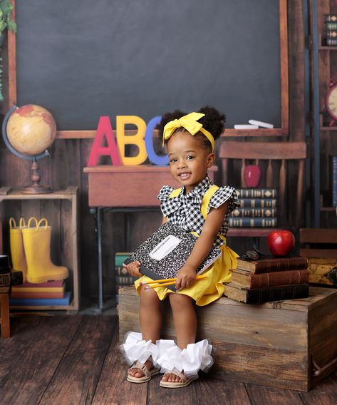 Go old school with your back-to-school portraits with the Vintage Classroom photo backdrop. See more back-to-school backdrops here: www.hsdbackdrops.com/collections/back-to-school-backdrops Use code SAVE40 at checkout to save 40% off your order Photo by @kaycaptureskids . . . . . . #backtoschool #backtoschool2024 #backtoschoolphotos #backtoschoolphotoshoot #backtoschoolportrait #backtoschoolportraitsession #backtoschoolminis #backtoschoolminishoot #backtoschoolbackdrop #backtoschoolbackdro... Preschool Photo Ideas, Classroom Photo, Preschool Photography, Vintage Classroom, Preschool Pictures, Back To School Classroom, Fall Backdrops, Back To School Pictures, Toddler Photoshoot