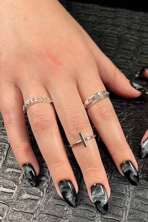 Black And Gray Nails, Dark Grey Nails, Dark Nail Designs, Nail Art Designs For Beginners, Classic Nail Art, Firework Nails, Grey Nail Art, Bentuk Alis, Grey Nail Designs