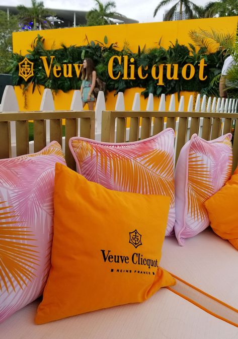 Veuve Clicquot 2018 #VCCarnaval Cliquot Champagne Parties, Vueve Champagne Polo Classic, Vueve Champagne Aesthetic, Veuve Birthday Party, Vueve Champagne Decor, Vueve Champagne Party Decor, Veuve Clicquot Party Decor, Veuve Clicquot Aesthetic, Vueve Champagne