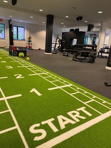 Turf Home Gym, Home Gym With Turf, Athletic Locker, Basement Gym Ideas, Studio Gym, Sports Facility, Dream Gym, Dream Home Gym, Mini Gym