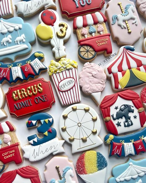 Carnival Cookies, Carnival Birthday Theme, Circus Cookies, First Birthday Cookies, Cookie Decorating Supplies, Circus Cake, Circus Theme Party, Money Frugal, Pretty Cookies