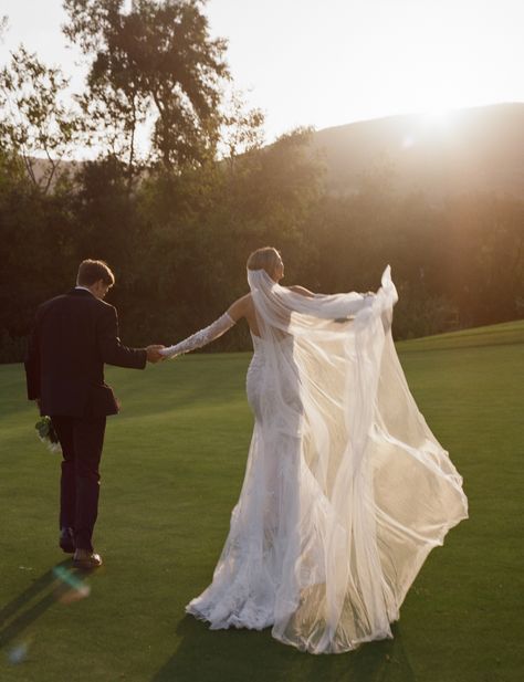 The-sun-drenched-film-photos-on-a-san-diego-wedding-day Woods Wedding Photoshoot, Sweet Wedding Photos, Wedding Photography Veil, Elopement Wedding Ideas Inspiration, Nature Wedding Photography, Wedding Vintage Photos, Natural Light Wedding Photography, 1800s Wedding, Wedding Sunset Photos