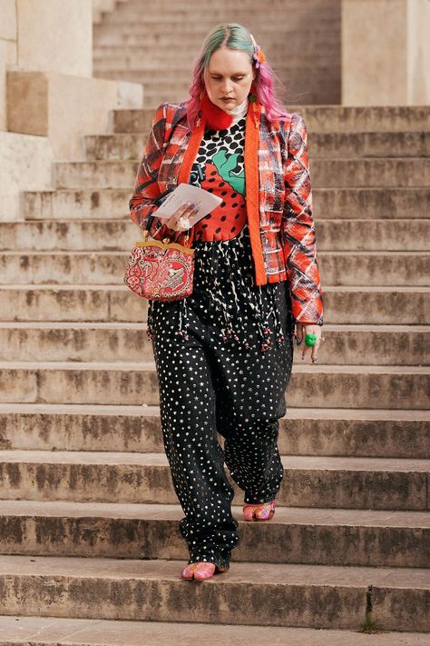 Need Style Inspiration? Look to the Streets of Paris Fashion Week Eclectic Style Fashion Plus Size, Plus Size Eclectic Fashion, Street Fashion Plus Size, Plus Size Street Fashion, Maximalist Style Fashion, Fashion For Plus Size Women, Eccentric Fashion, Plus Size Street Style, Plus Size 90s