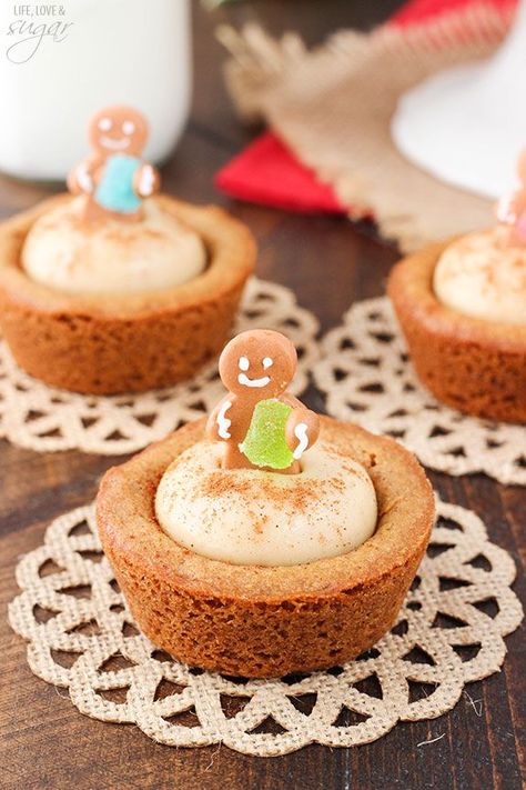 These Gingerbread Cheesecake Cookie Cups are a soft, chewy gingerbread cookie cup filled with a brown sugar spiced no bake cheesecake. Best Homemade Cheesecake Recipe, Cheesecake Cookie Cups, Gingerbread Cookie Cups, Life Love And Sugar, Homemade Cheesecake Recipes, Cheesecake Cookie, Gingerbread Cheesecake, Lemon Blueberry Cheesecake, Chewy Gingerbread Cookies