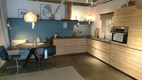 Method/voxtorp ikea keuken Voxtorp Kitchen, Voxtorp Ikea, Ikea Voxtorp, Kitchen Grey, Grey Kitchens, Ikea Kitchen, Corner Desk, Kitchen Ideas, Desk