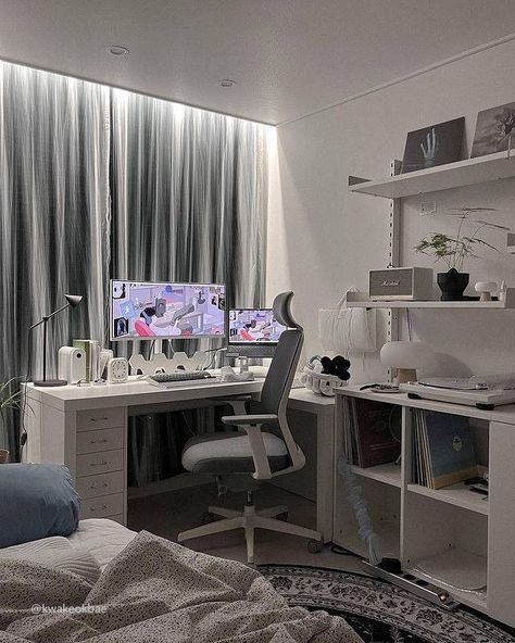 Bedroom Gaming Setup, Reka Bentuk Bilik Tidur, Bedroom Gaming, Gaming Setup Ideas, Setup Pc, Best Gaming Setup, Purple Lighting, Gamer Room Decor, Lashes Mascara