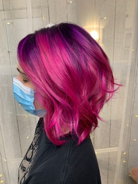 Purple roots to pink hair Purple Shadow Root Pink Hair, Red Hair With Purple Roots, Violet And Pink Hair, Purple And Pink Hair Short, Fun Hair Colors For Summer, Magenta Short Hair, Summer Purple Hair, Fuschia Hair Magenta, Purple Pink Hair Color