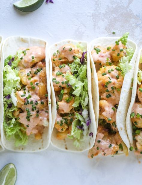 bang bang cauliflower tacos I howsweeteats.com #bangbang #cauliflower #tacos #vegetarian Asian Cauliflower, Cauliflower Taco, Tacos Vegetarian, Bang Bang Cauliflower, Bang Bang Shrimp, Cauliflower Tacos, Vegetarian Tacos, Asian Inspired Dishes, Cabbage Slaw