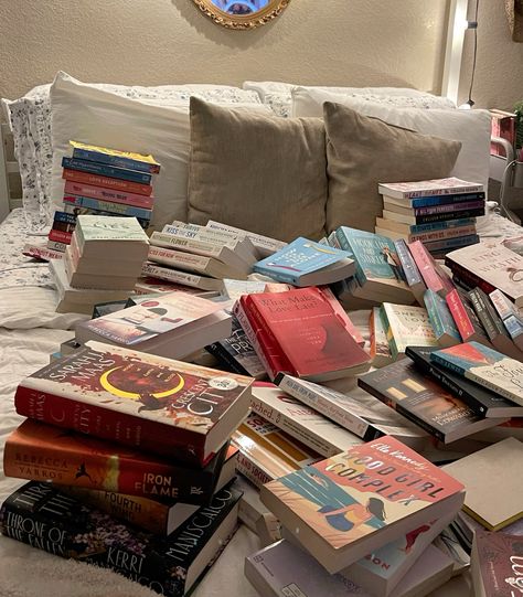 my messy book collection aesthetic Messy Books Aesthetic, Messy Bookshelf Aesthetic, Book Collection Aesthetic, Books In Bedroom, The Seven Year Slip, Book Pic, Bookworm Aesthetic, Messy Aesthetic, Bookshelf Aesthetic