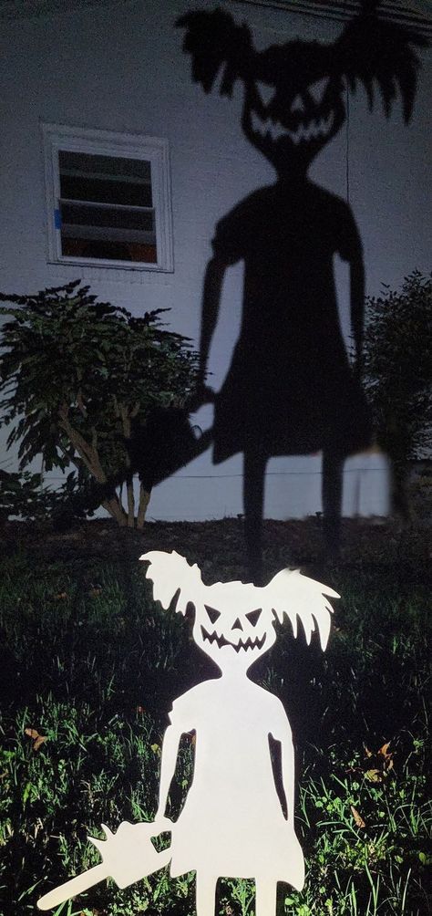 Pathway Halloween Decorations, Big House Halloween Decorations, Holloween Decore House Outside Scary, Halloween Shadow Figures, Halloween Yard Walk Through, Easy Halloween Garage Decorations, Funny Yard Decor, Halloween Decor Tree Outdoor, Fun Halloween Outdoor Decorations