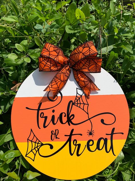 Halloween Candy Door Hanger, Wood Rounds Door Hanger Halloween, Candy Corn Wood Sign, Welcome Fall Signs Wooden Circle, Manly Door Hangers, Diy Fall Door Hangers Simple, Happy Halloween Door Hanger, Fall Halloween Door Hangers, Welcome Sign Front Door Halloween