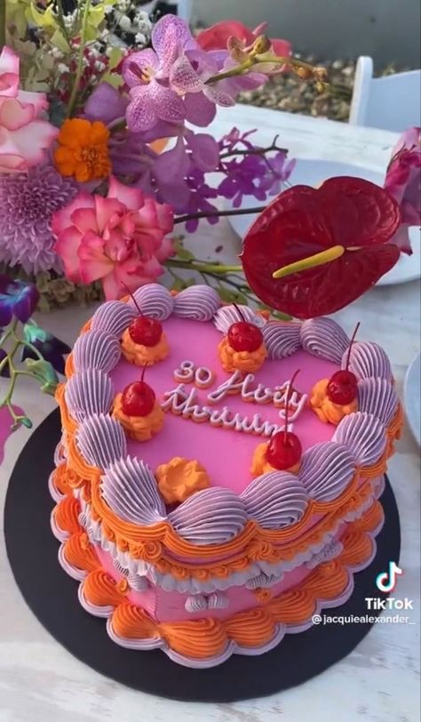 Old Fashioned Cake Design, 2023 Cake Design, Vintage Birthday Cake Aesthetic, Y2k Birthday Cake, Aesthetic Cake Designs, 24 Birthday Cake, Y2k Cake, Retro Birthday Cake, Funky Cakes