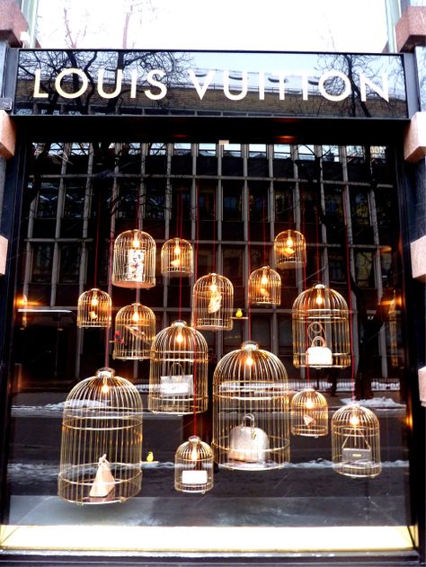 I chose this display because I love how creative it is. It kind of looks like a scene from Harry Potter. Commercial Design Retail, Decoration Vitrine, Visual Merchandising Displays, Store Window Displays, Window Display Design, Retail Windows, Birdcages, Store Windows, Store Window