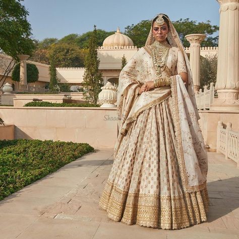 This Gorgeous light weight bridal lehenga by sabyasachi will definitely make you look studding on your wedding.  #sabyasachilehenga #sabyasachibride #indianwedding #whitelehenga #simplelehenga #offwhitelehenga #shaadisaga #royallehenga #bridallehenga भारतीय दुल्हन संबंधी, Flower Backdrops, डिज�ाइनर कपड़े, Sabyasachi Bridal, Asian Dresses, Sabyasachi Lehenga, Indian Outfits Lehenga, Wedding Lehenga Designs, Indian Bride Outfits