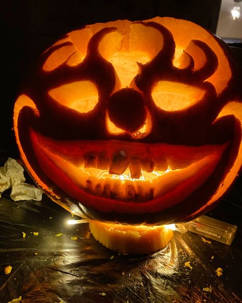 Clown Pumpkin Carving Ideas, Clown Pumpkin Carving, Clown Pumpkin, Pumpkin Carving Designs, Carving Pumpkins, Pumpkin Carving Ideas, Creepy Clown, Carving Ideas, Pumpkin Faces