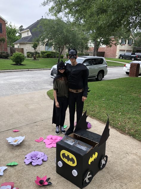 Batman promposal Batman Homecoming Proposal, Batman Promposal Ideas, Batman Promposal, Hoco Signs, Promposal Ideas, Hoco Proposals, Homecoming Proposal, Homecoming, Batman