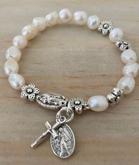 Handmade Bracelets Tutorial, Mini Rosaries, Catholic Bracelet, Personalized Rosary, Rosary Jewelry, Christian Crafts, Catholic Jewelry, Rosary Bracelet, Miraculous Medal