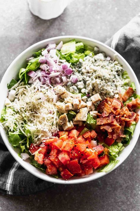 Chopped Tuscan Salad (Made from the Salad Bar!) - Cooking for Keeps Tuscan Chicken Salad, Tuscan Salad, Chicken Chopped Salad, Red Wine Vinaigrette, Romaine Lettuce Salad, Tuscan Chicken, Healthy Lunches, Chicken Potatoes, Hen House