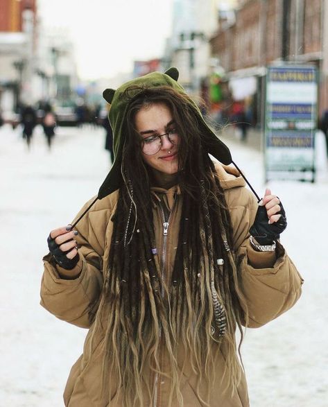 Ombré Dreads, Dreadlocks With Bangs, Dynamic Hair, Hippie Dreads, Dreadlocks Girl, Ombre Dreads, Natural Dreads, Dreadlocks Hairstyles, Hat With Ears