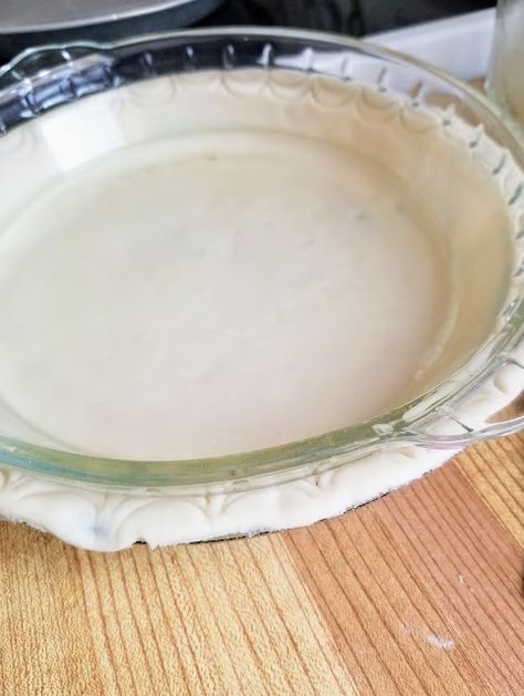 Prebaked Pie Shell, Pie Shell Recipe Easy, Blind Bake Pie Crust, Pie Crust Uses, Food Recipes Easy, Pie Baking, Glass Pan, Running Mom, Baked Pie Crust