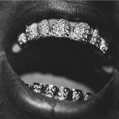 Lil Wayne Mouth Jewelry, Trap Wallpaper, Gangsta Grillz, Grillz Teeth, Looks Hip Hop, Diamond Grillz, Gold Grill, Grills Teeth, Tooth Gem