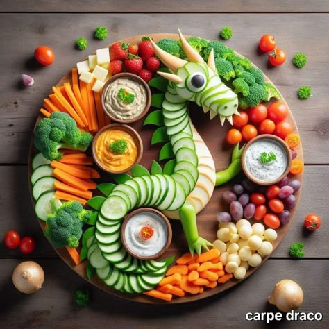 Dragon Themed Fruit Tray, Dragon Veggie Tray, Dragon Charcuterie Board, Dinosaur Veggie Tray, Christmas Decor Ideas For Bedroom, Decor Ideas For Bedroom, Decorações Com Comidas, Dragon Birthday, Amazing Food Art