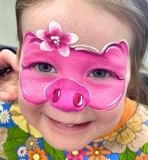 Pig Face Paint Easy, Pig Nose Makeup, Peppa Pig Face Paint, Farm Animal Face Paint, Peppa Pig Makeup, Face Painting Animals, Children Face Painting, Pig Face Paint, Animal Face Paint