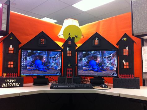 My cubicle workspace - built by my clever husband! Diy Cubicle Decor, Office Halloween Themes, Cubicle Halloween Decorations, Diy Cubicle, Halloween Cubicle, Halloween Theme Decoration, Office Halloween Decorations, Halloween Themes Decorations, Dekorasi Halloween