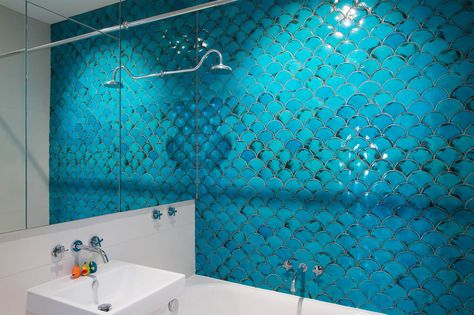 Mermaid Tile Bathroom, Mermaid Tile, Master Bath Design, Fireclay Tile, Bathtub Design, Bad Inspiration, Interior Design Boards, Design Blogs, New Interior Design