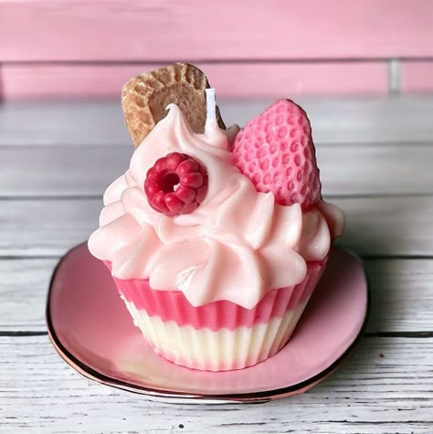 Diy Cupcake Candle, Bougie Cupcake, Homemade Candle Recipes, Diy Candle Art, Gourmet Cupcake, Candle Making Recipes, Handmade Candles Diy, Candles Homemade, Diy Candles Homemade