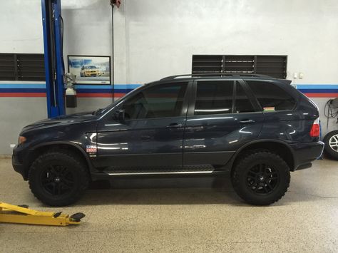 BMW X5 Off Road Bmw X5 Offroad, Bmw X5 E53 Offroad, X5 Offroad, Bmw 4x4, Lifted Suv, Chevy Wheels, Offroad Wheels, Big Cars, Bmw E53