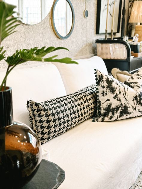 Houndstooth Houndstooth Living Room, Houndstooth Living Room Decor, Houndstooth Sofa, Houndstooth Interior Design, Houndstooth Home Decor, Houndstooth Pillows Living Rooms, Houndstooth Furniture, Black And White Sofa, Houndstooth Pillows