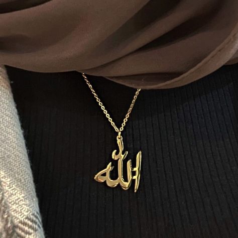 The long awaited Allah Necklace is finally here! No matter what you go through, if you have Allah in your life, establish Salah and do rightousness, happiness will find you. “Verily, in the remembrance of Allah do hearts find rest." (13:28) The Allah Pendant Necklace features an elegant chain and is avaliable in 18K Gold plated, Rose Gold and Silver. Length: 45 - 55cm Adjustable (18 - 21 inches). Pendant Diameter:  2.5 cm (1 inch) Adjustable chain length Hypoallergenic: Sensitive Skin-Friendly. Allah Gold Necklace, Allah Necklace Gold, Islam Necklace, Allah Necklace, Allah Pendant, Real Gold Chains, Islamic Jewelry, Qur'an Photography, Gold Earrings Models