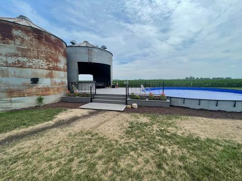 Silo pool cabana Silo Pool, Pool Side Cabana, Doughboy Pool, Bnb Ideas, Pool Gazebo, Silo House, Natural Swimming Ponds, Grain Silo, Swimming Pond