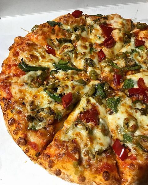 Ahmedabad Food Influencer on Instagram: “📸 - Pizza Toronto 🌶 • • • Soft base pizza topped with jalapeño, Green olives, Green peppers, Red paprika with generous amount of mozzarella…” Food Influencer, Onion Pizza, Green Peppers, Green Pepper, Green Olives, Pizza Toppings, Stuffed Green Peppers, Ahmedabad, Pepperoni Pizza