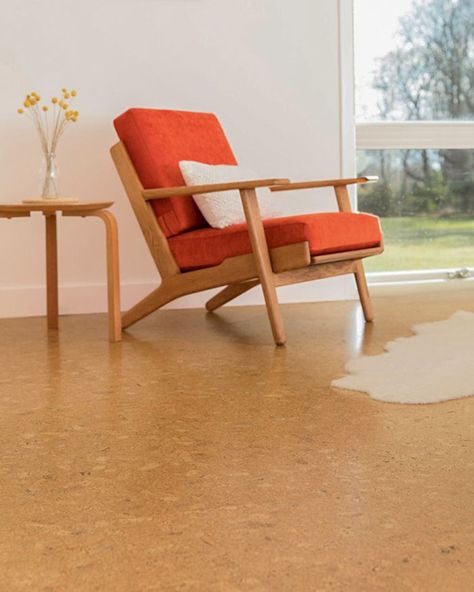 Cork Flooring Kitchen, Key West Decor, Types Of Flooring Materials, Alcove Ideas, Natural Cork Flooring, Floating Floors, Large Wall Clock Decor, Mid Century Modern Apartment, Cork Panels