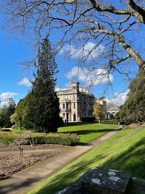 Aesthetic university campus on a sunny day. University Of Exeter Aesthetic, Exeter University Aesthetic, Uni Manifestation, Old Money Core, Money Core, Exeter University, Uni Lifestyle, Skip To The Good Part, Book Vision Board