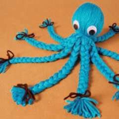 Yarn Octopus, Octopus Crafts, Yarn Crafts For Kids, Yarn Dolls, Operation Christmas Child, Yarn Projects, Disney Inspired, Yarn Crafts, Pom Poms