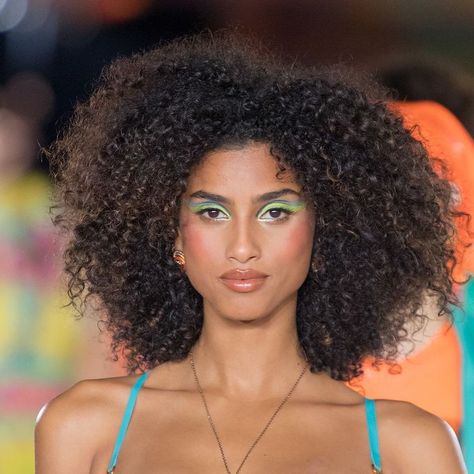 Imaan Hammam sur Instagram : 💗⚡️💗#versaceSS22 Grazie Mille @donatella_versace always a pleasure to walk your show! Mad love for all the team involved ✨🏆@kjeldgaard1… Iman Hammam, Imaan Hammam, Volumizing Spray, Breaking Hair, Hair Growth Cycle, Hair Shedding, Natural Hair Beauty, Model Inspo, Model Aesthetic