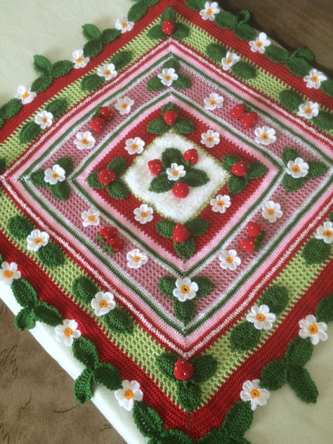 Strawberry Blanket, 3d Strawberry, Crochet Strawberry, Crochet Mushroom, Smink Inspiration, Haken Baby, Fun Crochet Projects, Diy Crochet Projects, Blanket Baby