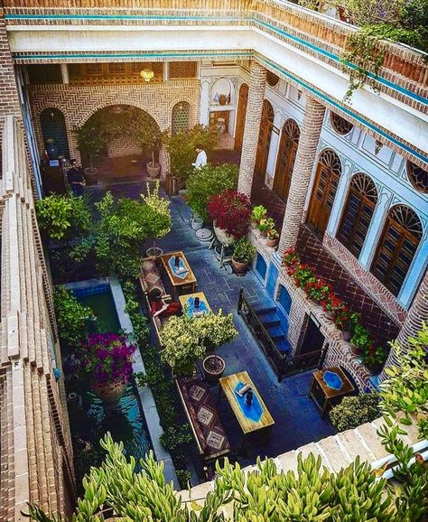 Islamic Interior Design, Iranian Architecture, India Architecture, Persian Architecture, Persian Garden, Iran Travel, Paradise Garden, Real Estat, Rooftop Garden