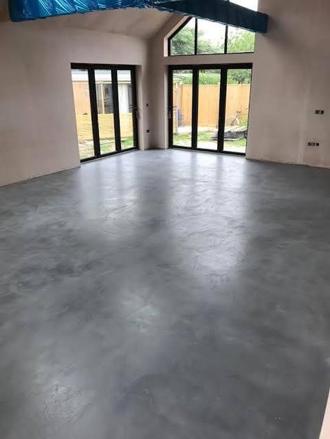 Concrete Salon Floor, Floor Cement Ideas, Smooth Concrete Floor, Concrete Flooring Ideas, Gym Apartment, Washrooms Ideas, Concrete Floors Living Room, Polished Cement Floors, Concrete Floors In House