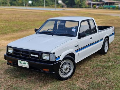 B2200 Mazda Mini Truck, Mini Trucks Mazda, Automotive Aesthetic, Mini Truck, Mitsubishi L200, Toyota Pickup, 4x4 Trucks, Mini Trucks, Car Stuff