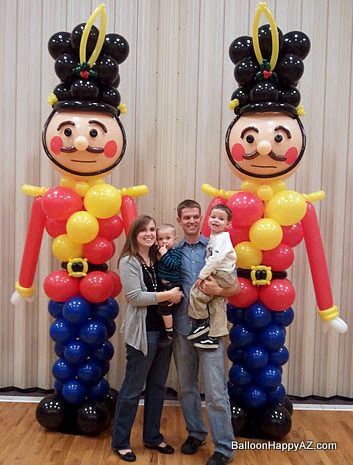 Toy Soldier Christmas, Column Decoration, Soldier Christmas, Balloons Galore, Christmas Balloon Decorations, Deco Ballon, Holiday Balloons, Christmas Soldiers, Balloon Pictures